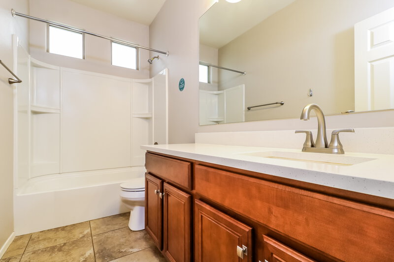 1,980/Mo, 13218 W Rowel Rd Peoria, AZ 85383 Bathroom View