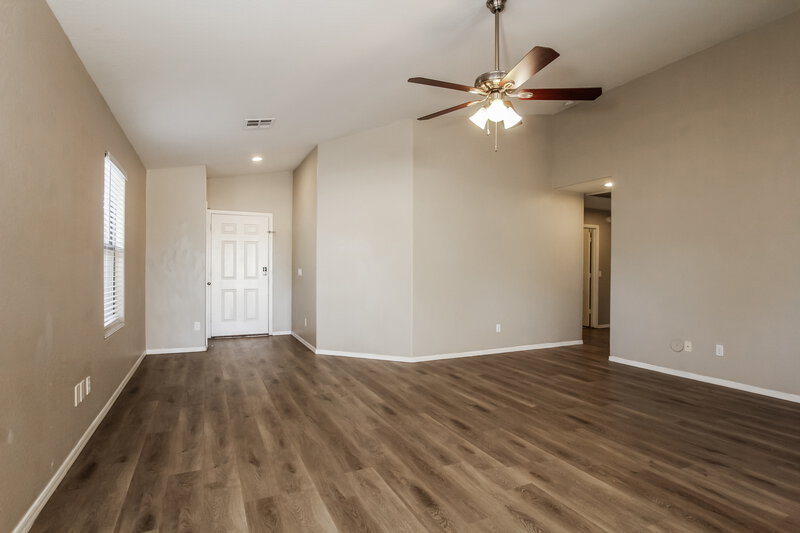 2,095/Mo, 5116 W T Ryan Ln Laveen, AZ 85339 Living Room View 2