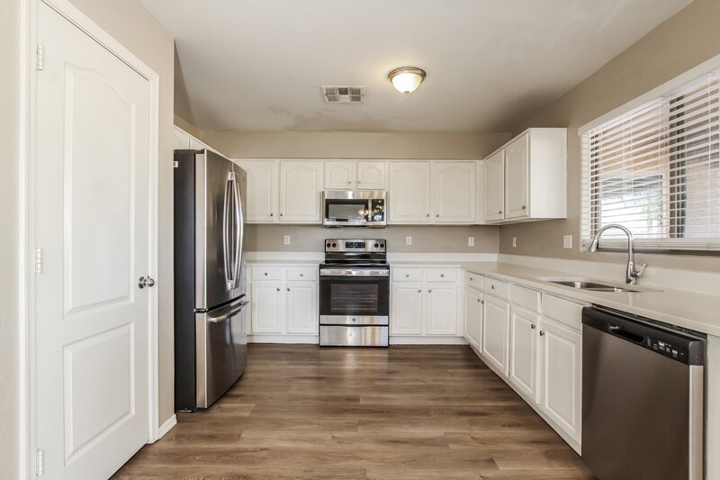2,095/Mo, 5116 W T Ryan Ln Laveen, AZ 85339 Kitchen View