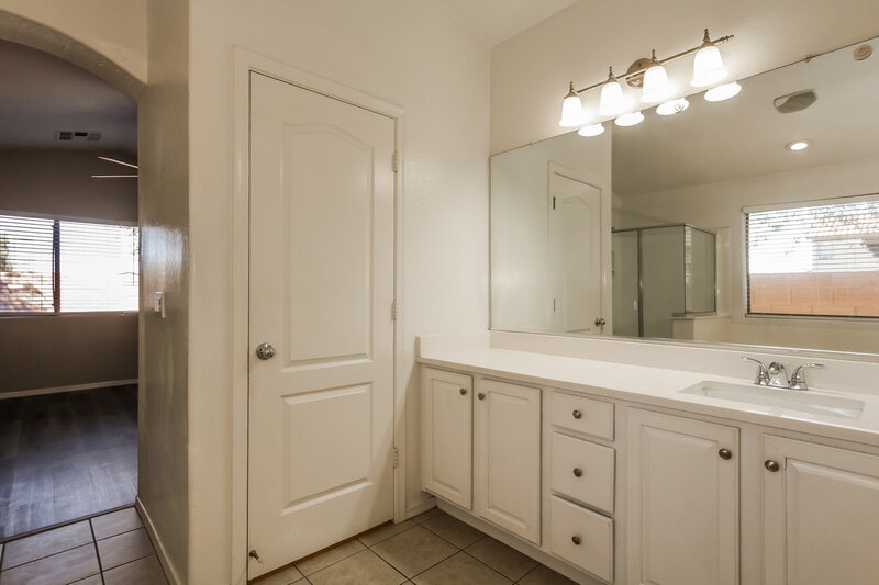 2,095/Mo, 5116 W T Ryan Ln Laveen, AZ 85339 Main Bathroom View 2