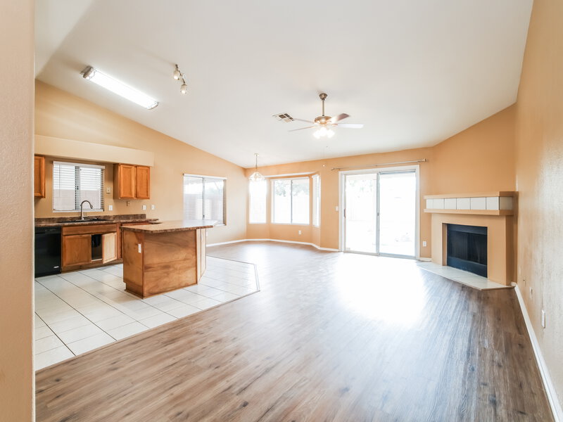 2,080/Mo, 2203 E Edna Ave Phoenix, AZ 85022 Living Room View 2