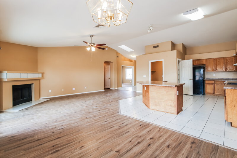 2,080/Mo, 2203 E Edna Ave Phoenix, AZ 85022 Living Room View 3