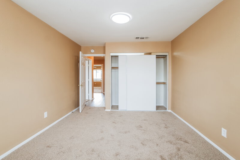 2,080/Mo, 2203 E Edna Ave Phoenix, AZ 85022 Bedroom View 2