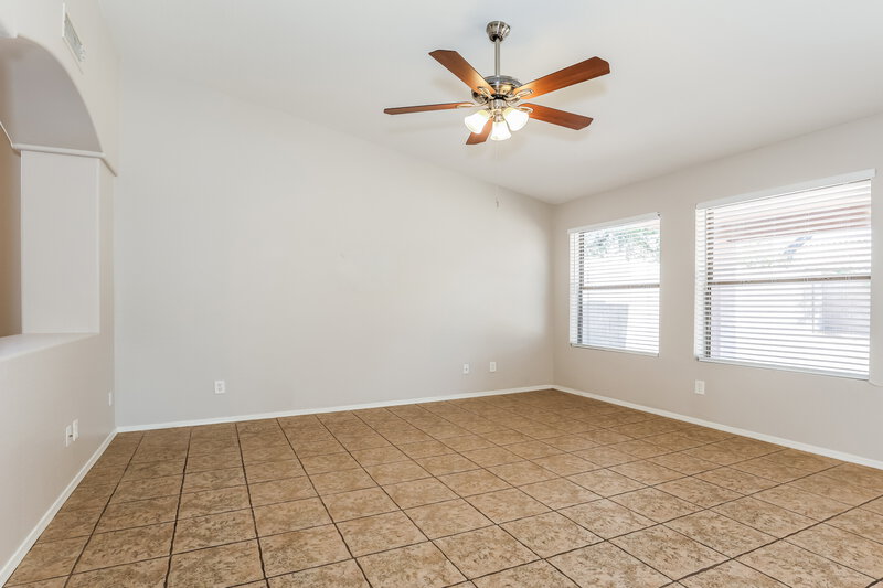 2,505/Mo, 6115 W Park View Ln Glendale, AZ 85310 Living Room View