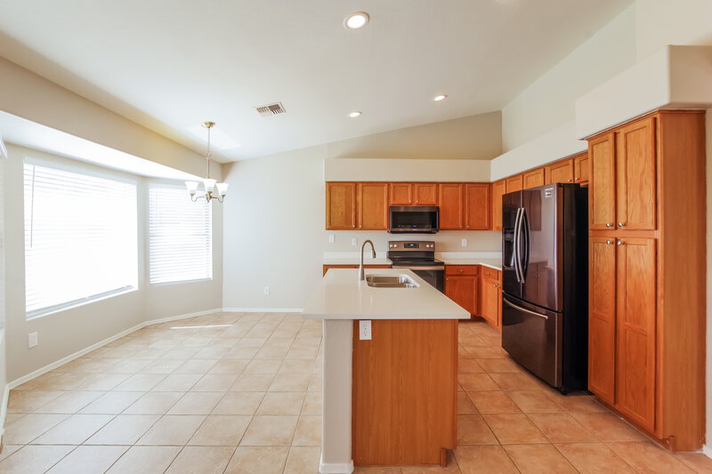 2,455/Mo, 6115 W Park View Ln Glendale, AZ 85310 Dining Room View