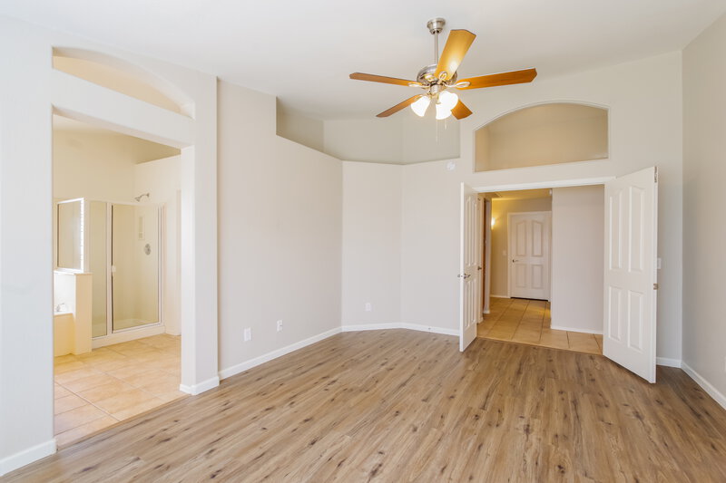 2,455/Mo, 6115 W Park View Ln Glendale, AZ 85310 Main Bedroom View