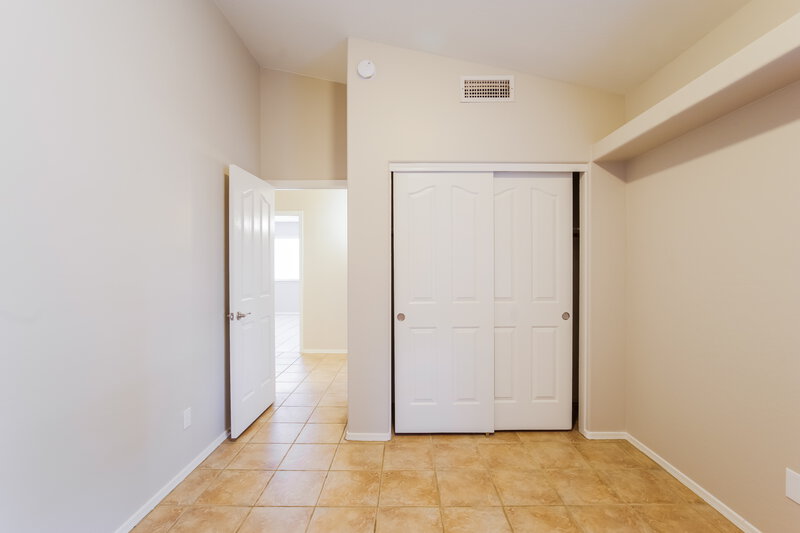 2,455/Mo, 6115 W Park View Ln Glendale, AZ 85310 Bedroom View