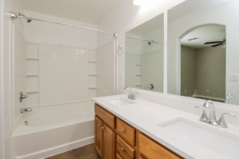 2,475/Mo, 4743 E Olney Ave Gilbert, AZ 85234 Main Bathroom View 2