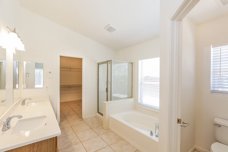 2,215/Mo, 8817 W Melinda Ln Peoria, AZ 85382 Main Bathroom View