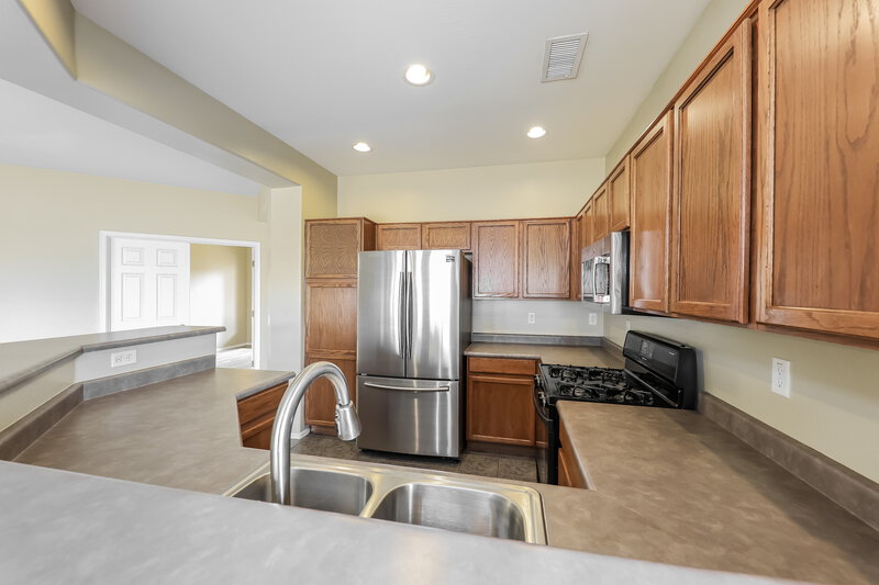 2,035/Mo, 5128 W Grenadine Rd Laveen, AZ 85339 Kitchen View