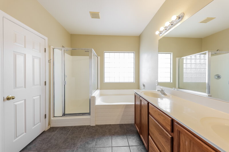 2,035/Mo, 5128 W Grenadine Rd Laveen, AZ 85339 Main Bathroom View