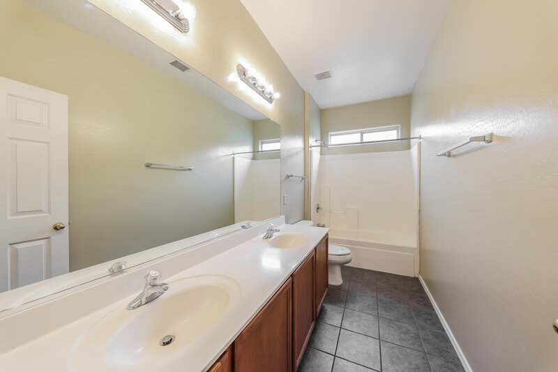 2,035/Mo, 5128 W Grenadine Rd Laveen, AZ 85339 Bathroom View