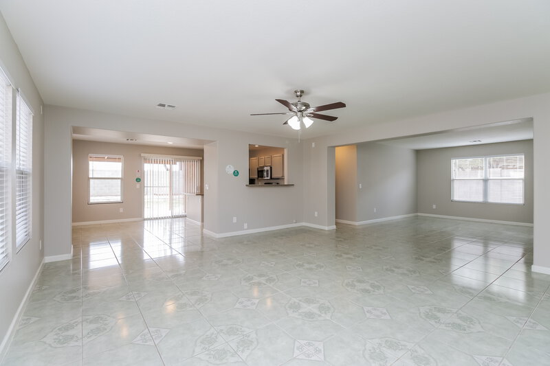 2,515/Mo, 2819 S Channing Circle Mesa, AZ 85212 Living Room View 2