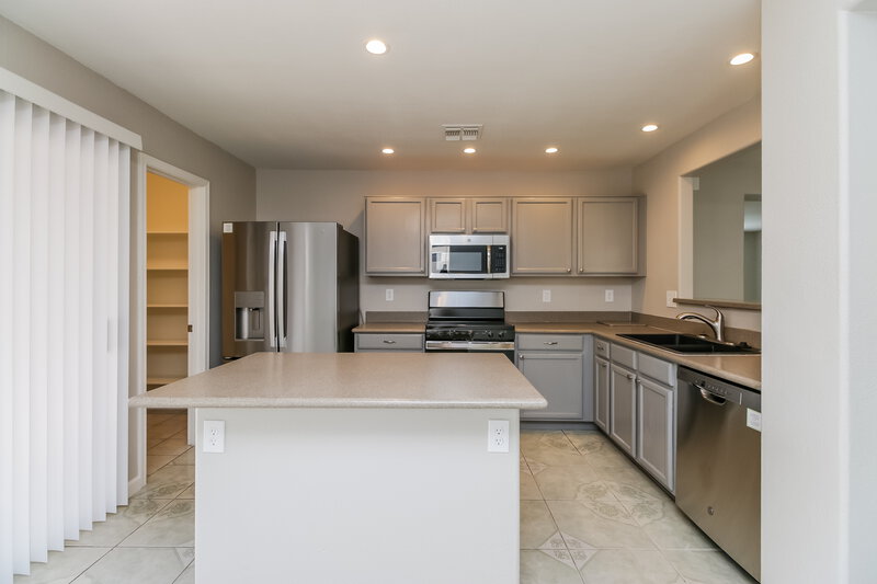 2,515/Mo, 2819 S Channing Circle Mesa, AZ 85212 Kitchen View