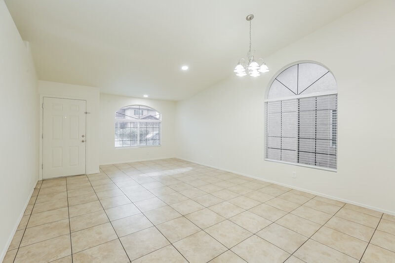 2,415/Mo, 2904 W Sunland Ave Phoenix, AZ 85041 Living Room View