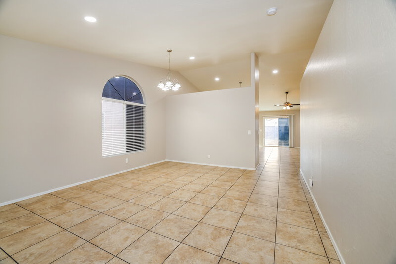 2,370/Mo, 2904 W Sunland Ave Phoenix, AZ 85041 Dining Room View