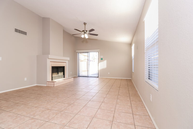 1,920/Mo, 11568 W Citrus Grove Way Avondale, AZ 85392 Living Room View