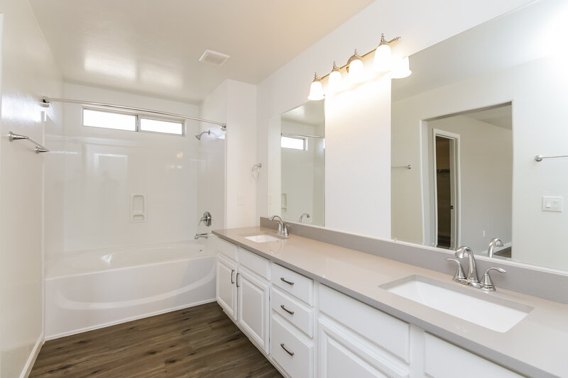 2,435/Mo, 8716 E Keats Ave Mesa, AZ 85209 Main Bathroom View