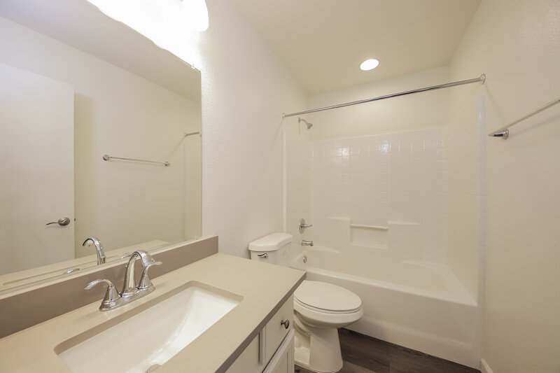 2,650/Mo, 20014 N 14th Ave Phoenix, AZ 85027 Main Bathroom View