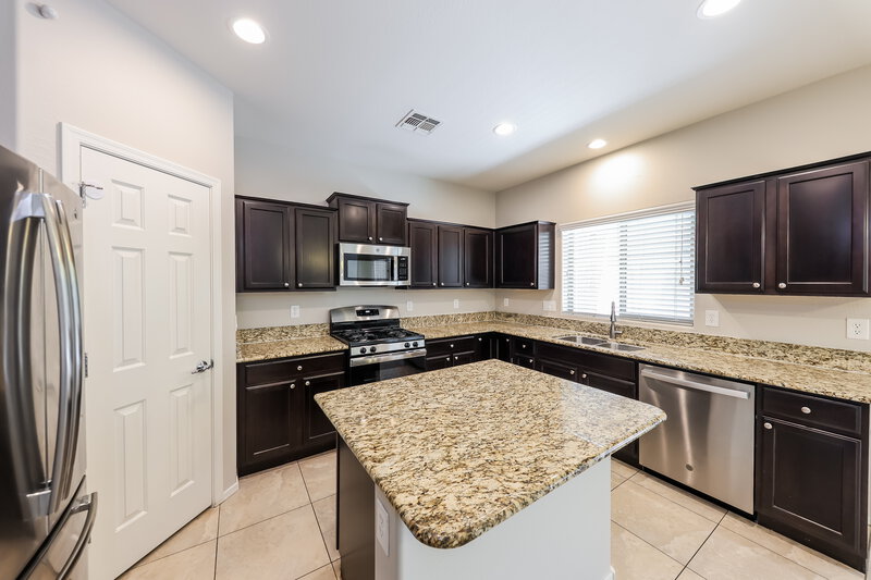 2,345/Mo, 5432 W Hobby Horse Dr Phoenix, AZ 85083 Kitchen View