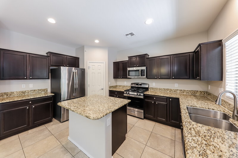 2,345/Mo, 5432 W Hobby Horse Dr Phoenix, AZ 85083 Kitchen View 2