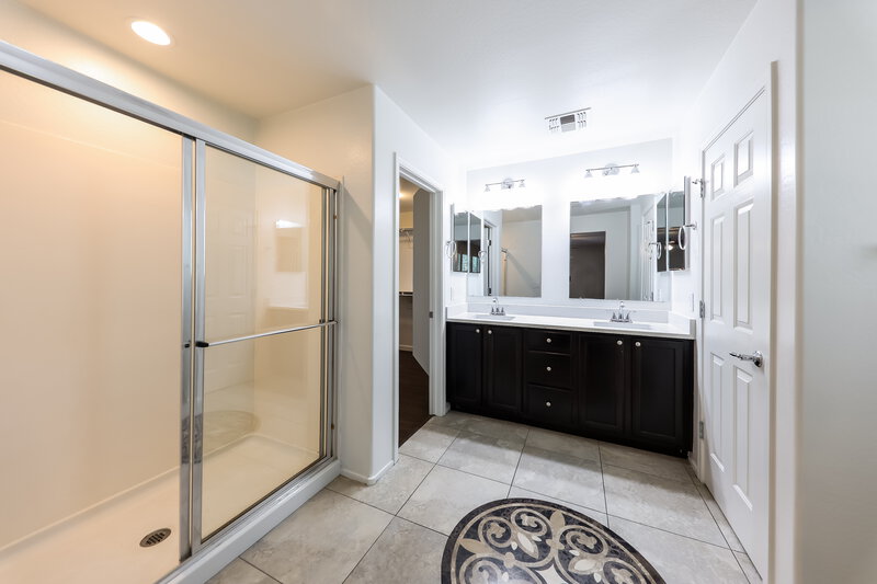 2,345/Mo, 5432 W Hobby Horse Dr Phoenix, AZ 85083 Main Bathroom View