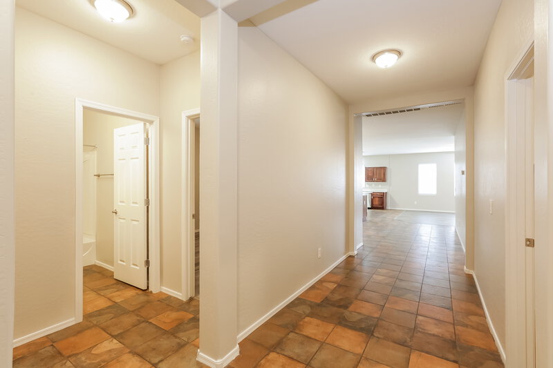 2,890/Mo, 8227 W Florence Ave Phoenix, AZ 85043 Foyer View