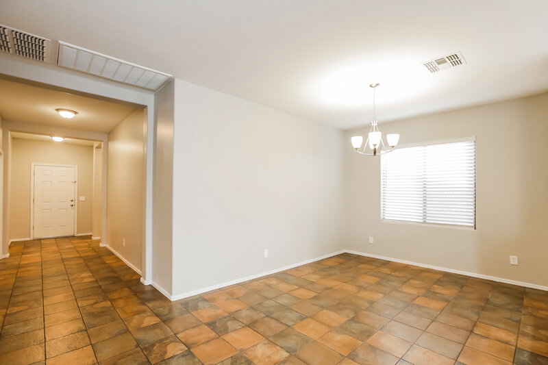 2,890/Mo, 8227 W Florence Ave Phoenix, AZ 85043 Dining Room View 3