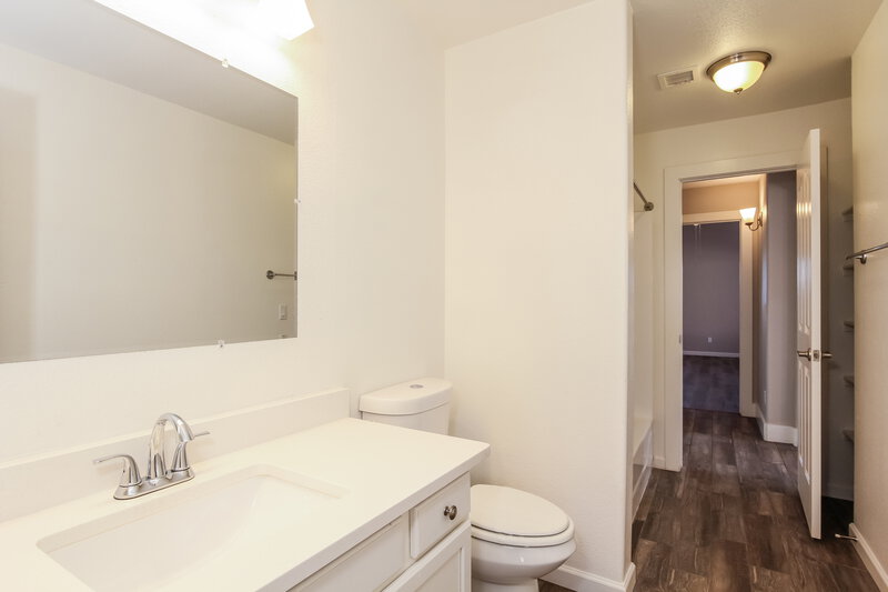 2,460/Mo, 25832 N 66th Dr Phoenix, AZ 85083 Bathroom View