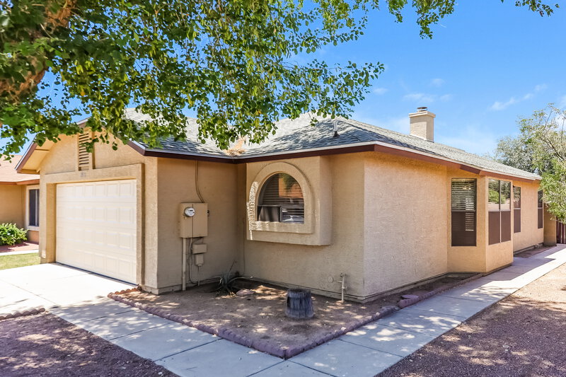 1,895/Mo, 8938 N 64th Ln Glendale, AZ 85302 Front View