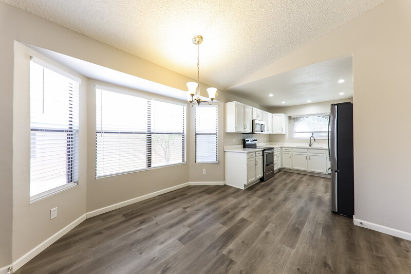 1,895/Mo, 8938 N 64th Ln Glendale, AZ 85302 Breakfast Nook View