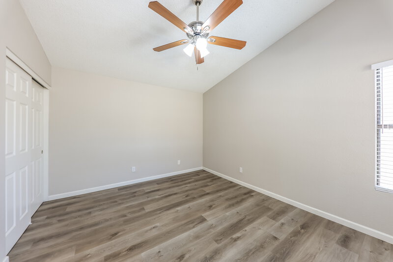 2,090/Mo, 8938 N 64th Ln Glendale, AZ 85302 Main Bedroom View