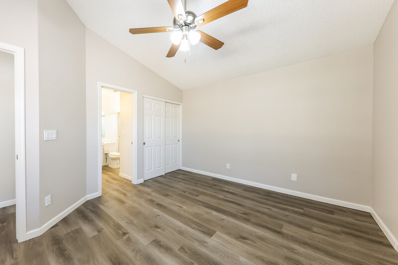 1,895/Mo, 8938 N 64th Ln Glendale, AZ 85302 Main Bedroom View