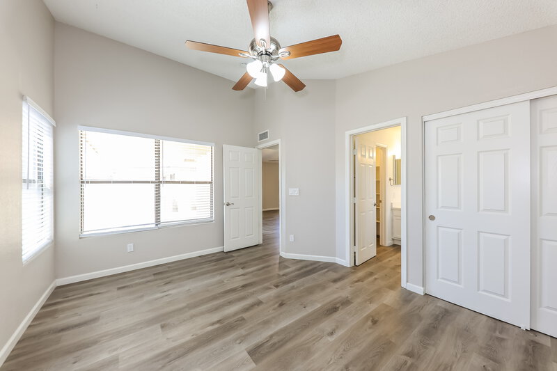 2,090/Mo, 8938 N 64th Ln Glendale, AZ 85302 Main Bedroom View 2
