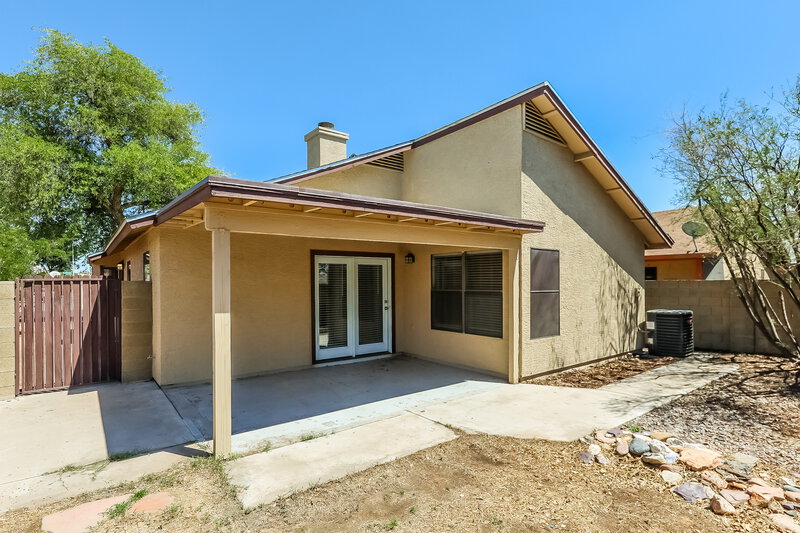 2,090/Mo, 8938 N 64th Ln Glendale, AZ 85302 Rear View