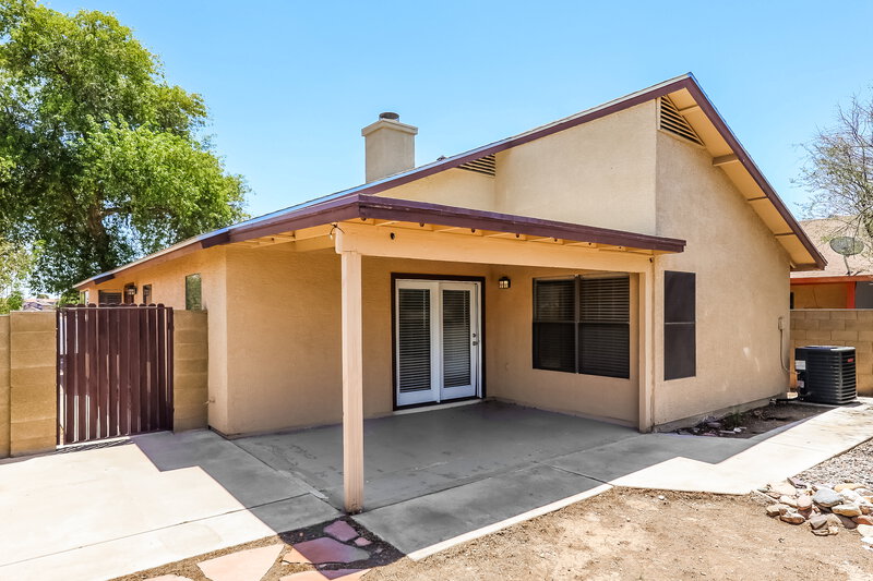 1,895/Mo, 8938 N 64th Ln Glendale, AZ 85302 Rear View
