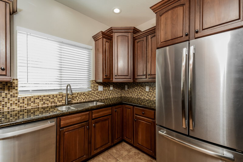 1,795/Mo, 14208 W Country Gables Dr Surprise, AZ 85379 Kitchen View