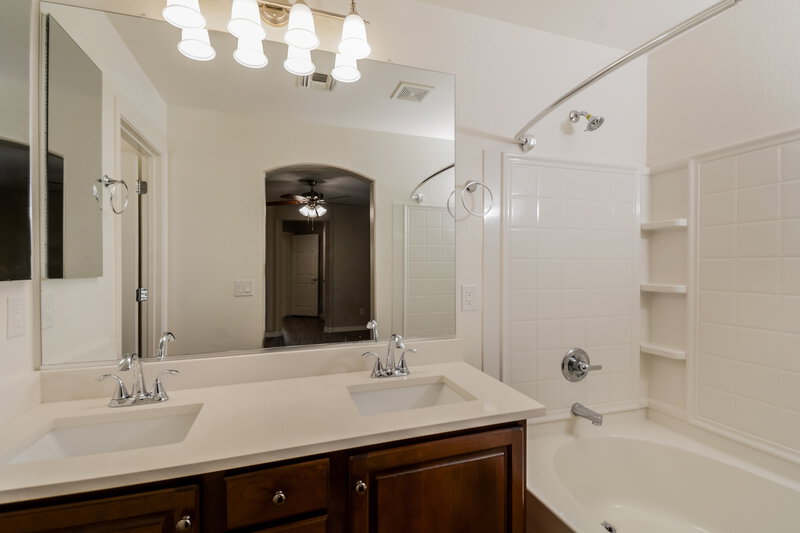 1,795/Mo, 14208 W Country Gables Dr Surprise, AZ 85379 Main Bathroom View