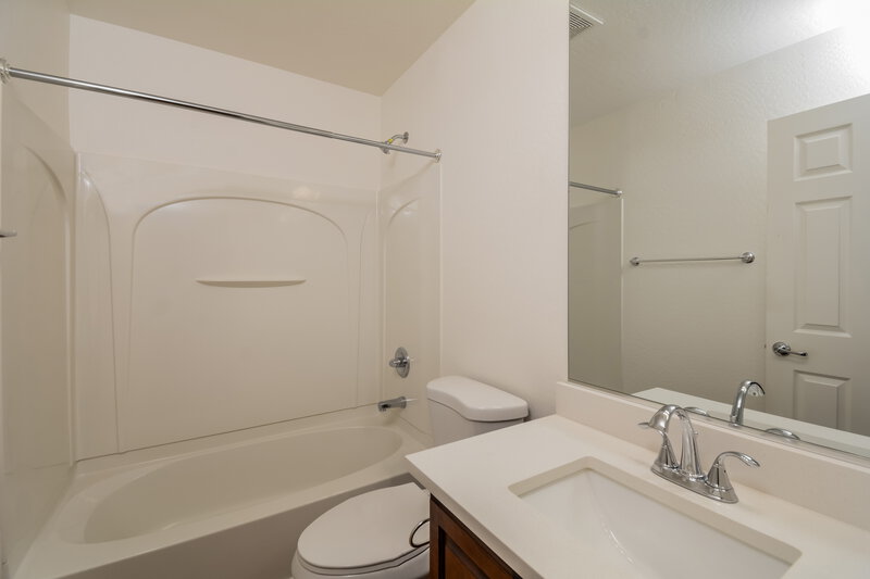 1,795/Mo, 14208 W Country Gables Dr Surprise, AZ 85379 Bathroom View