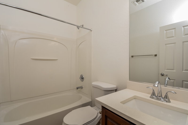 1,795/Mo, 14208 W Country Gables Dr Surprise, AZ 85379 Bathroom View 2
