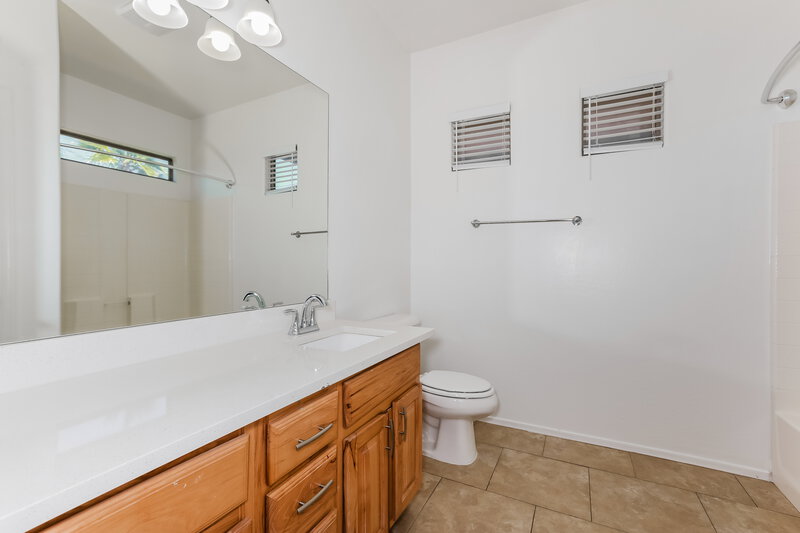 2,020/Mo, 18 W Saddle Way San Tan Valley, AZ 85143 Main Bathroom View