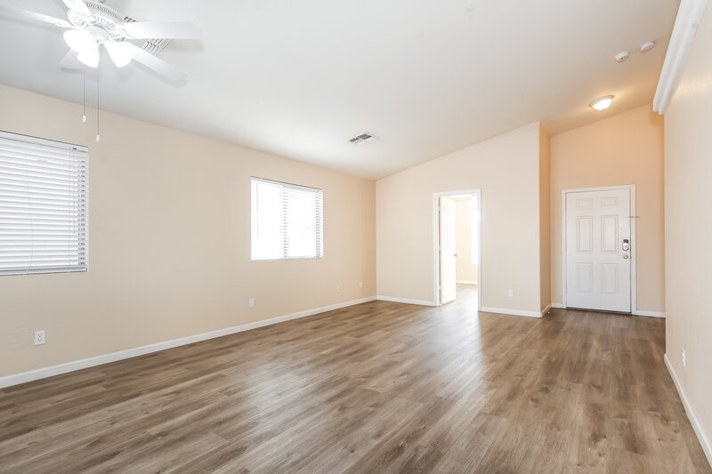 2,055/Mo, 5509 S 34th Ave Phoenix, AZ 85041 Living Room View