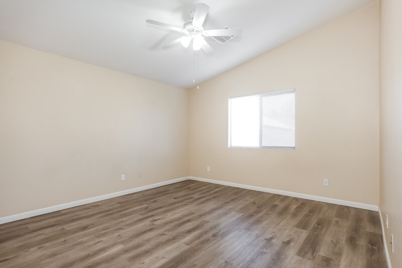 2,055/Mo, 5509 S 34th Ave Phoenix, AZ 85041 Main Bedroom View