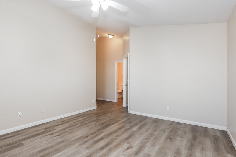2,055/Mo, 5509 S 34th Ave Phoenix, AZ 85041 Main Bedroom View 2