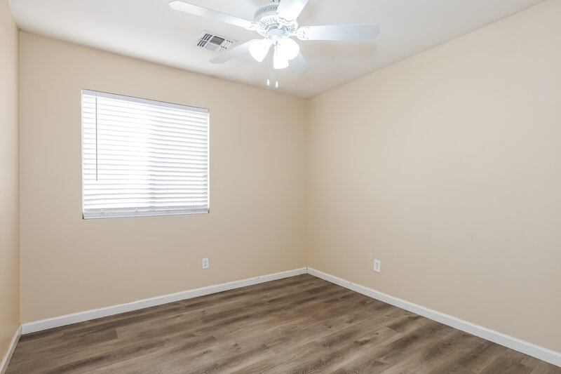 2,055/Mo, 5509 S 34th Ave Phoenix, AZ 85041 Bedroom View