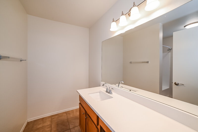 1,890/Mo, 12737 W Calavar Rd El Mirage, AZ 85335 Main Bathroom View