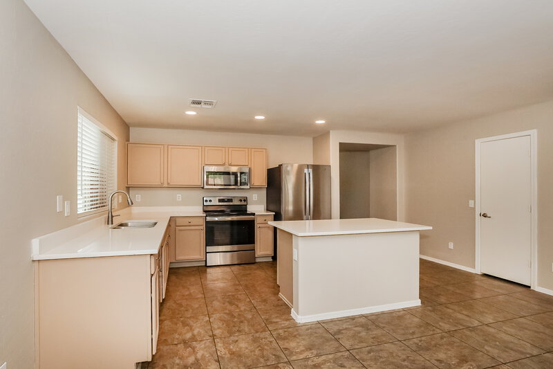 1,920/Mo, 3140 W St Kateri Dr Phoenix, AZ 85041 Kitchen View 2