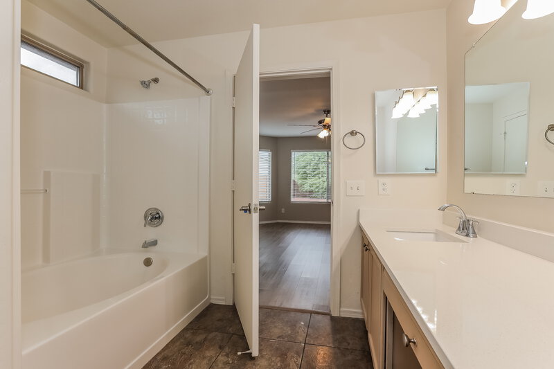 1,920/Mo, 3140 W St Kateri Dr Phoenix, AZ 85041 Main Bathroom View 2