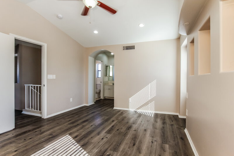 1,975/Mo, 4729 W Havasupai Dr Glendale, AZ 85308 Main Bedroom View 2