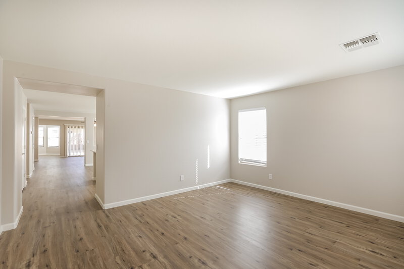 2,130/Mo, 3310 W Leodra Ln Phoenix, AZ 85041 Family Room View 2